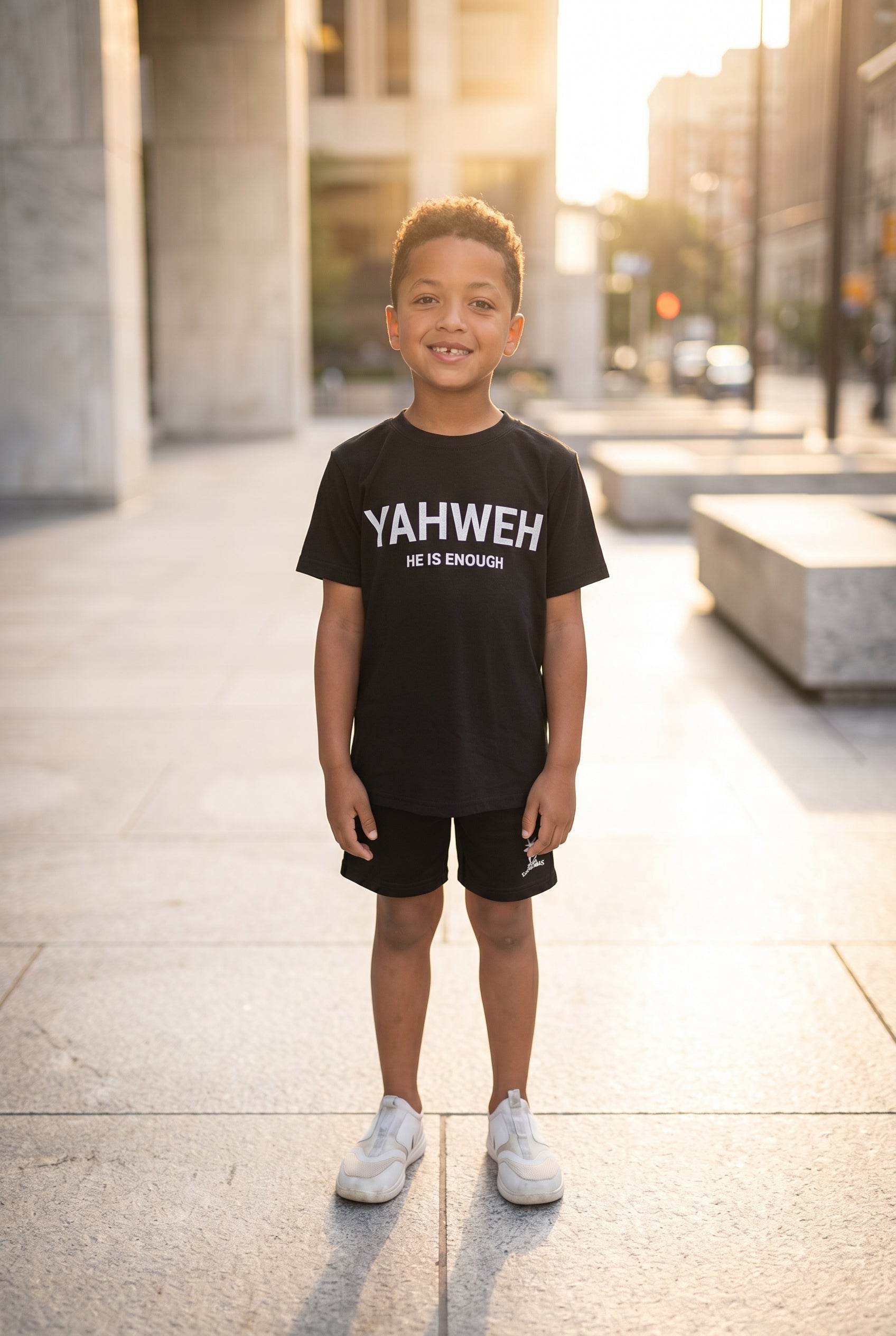Yahweh Black Tee - Never Give up