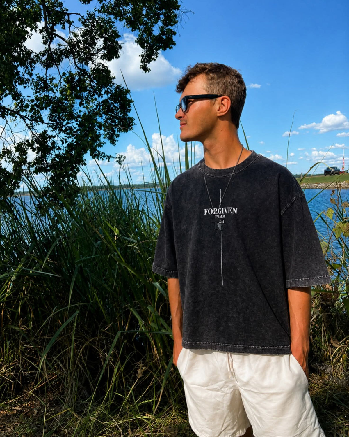 True Testimony Psalms 32:1 Cropped T-Shirt - Washed Black